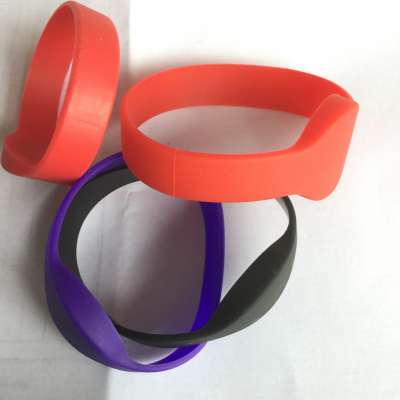 Adjustable Passive RFID Wristband price Silicone RFID Wristband / Bracelet NFC TAG Waterproof Smart RFID Band